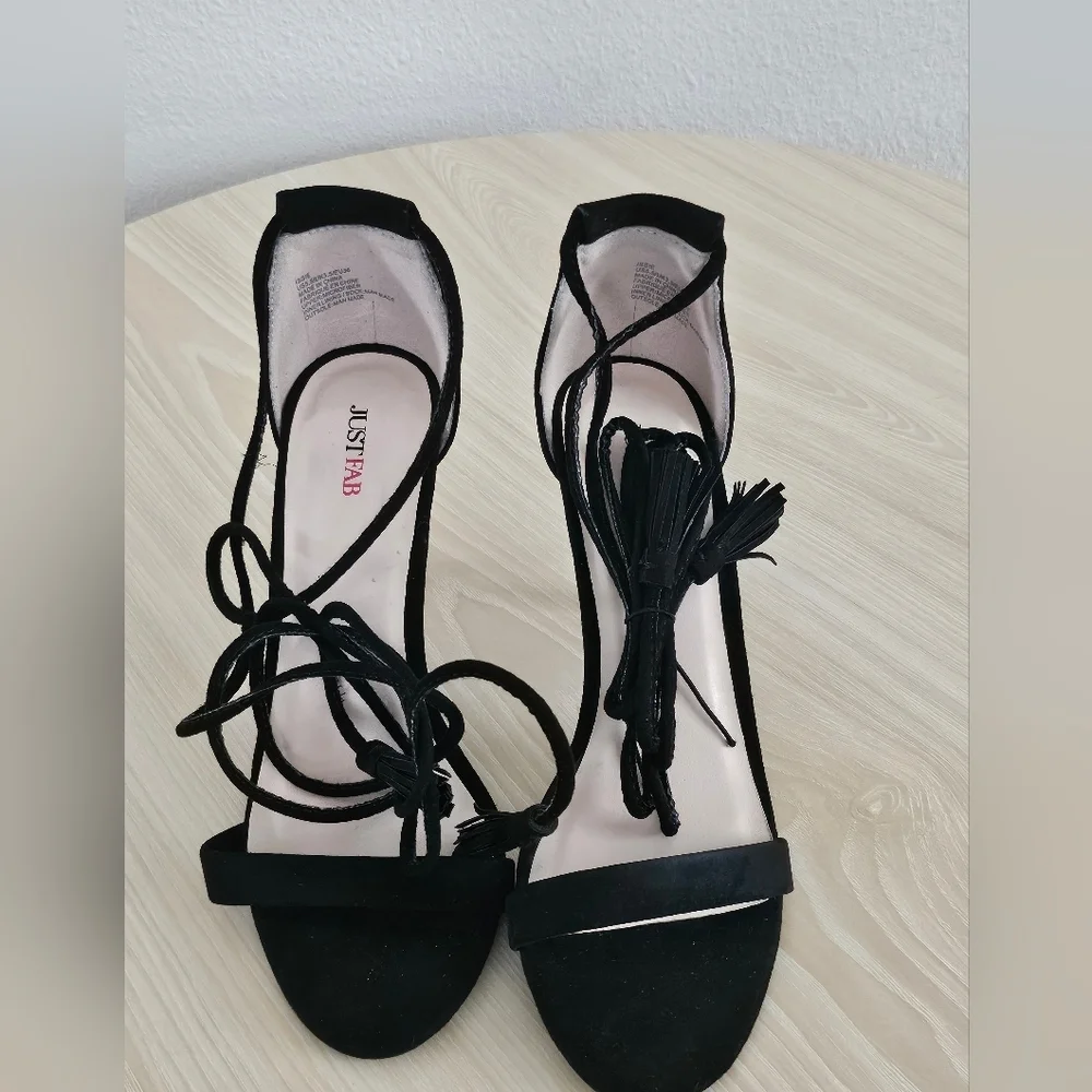 Just Fab Issie Women's Black Suede Casual Strappy 2 " Heels Size 5.5 - Picture 3 of 9